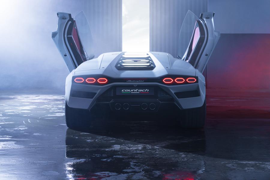  Lamborghini Countach LPI 800-4 2021 года  (фото 6 из 21)